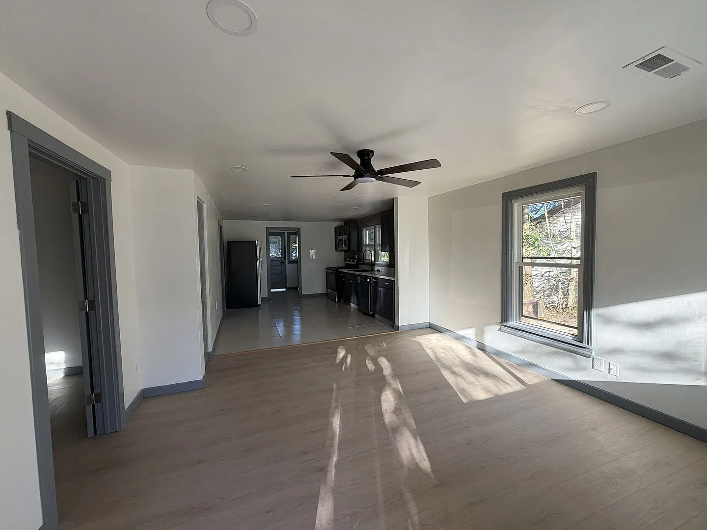 4-Bedroom Hamilton Home with Central Air, Dishwasher & Laundry Hookups — Photo 3