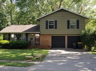 409 SW Stratford Rd, Lees Summit, MO 64081