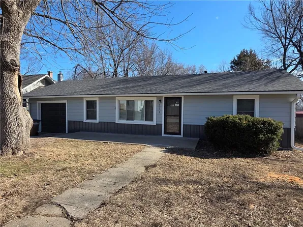211 S Franklin St, Raymore, MO 64083
