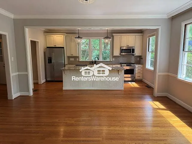 1020 Anderson St — Photo 8