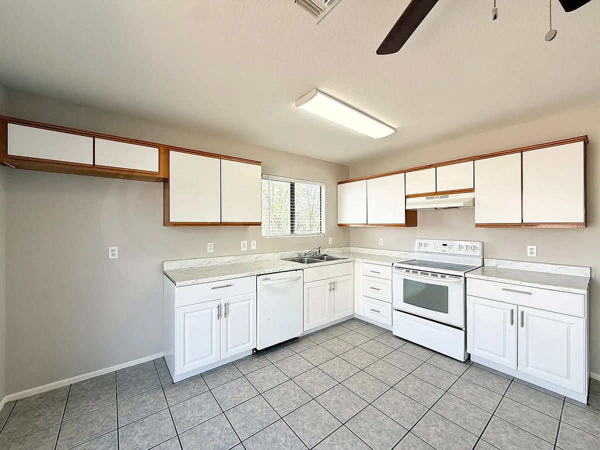 2 bed, 2.0 bath, 870 sqft, $1,450 — Photo 3