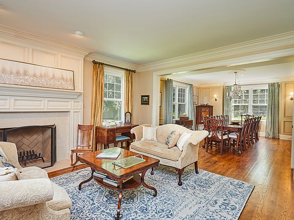 157 Compo Road South