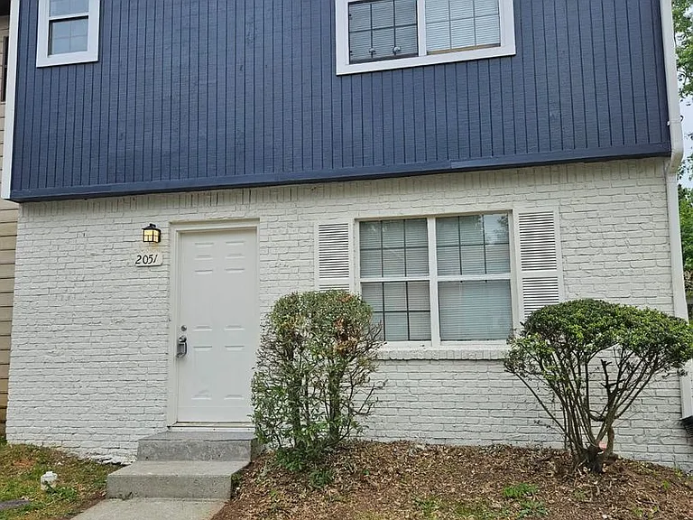 2051 Lenoa Ln — Photo 20