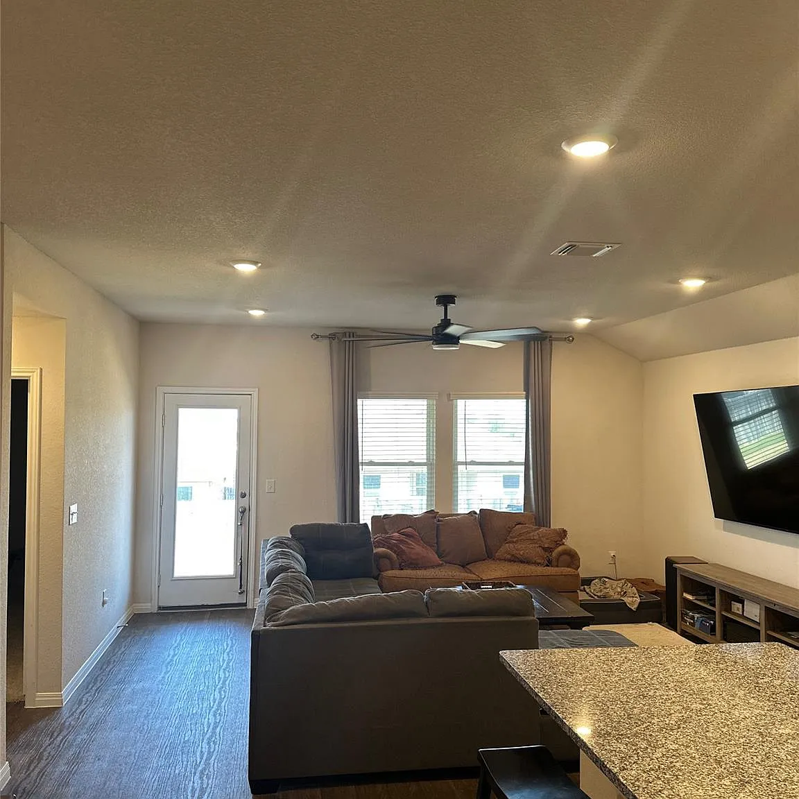 1 bed, 2.0 bath, 1823 sqft, $2,250 — Photo 4