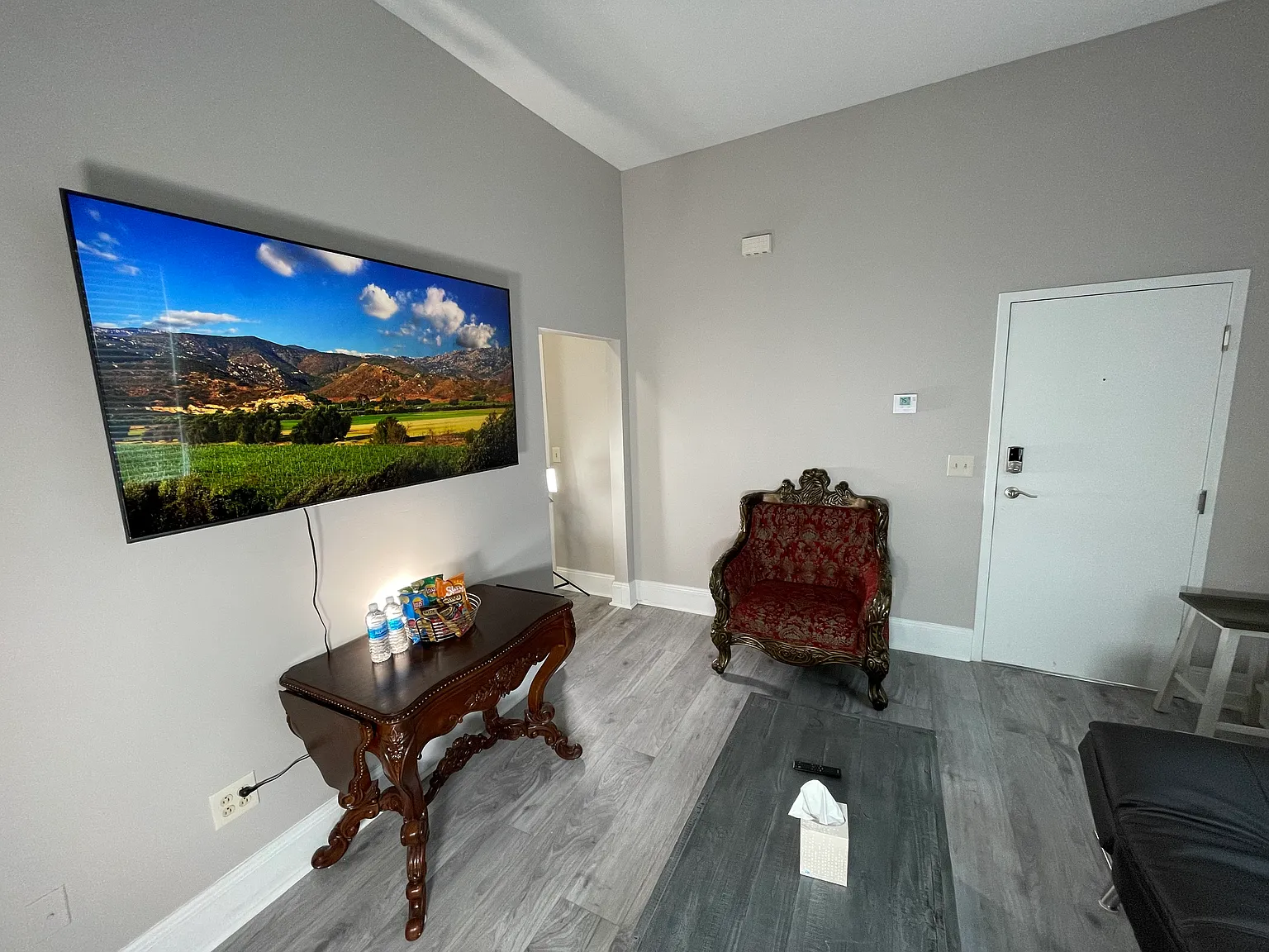 2 bed, 1000 sqft, $1,600 — Photo 3