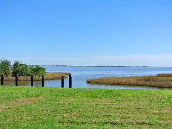 2nd image of 431 County Road 305 Bayshore Dr