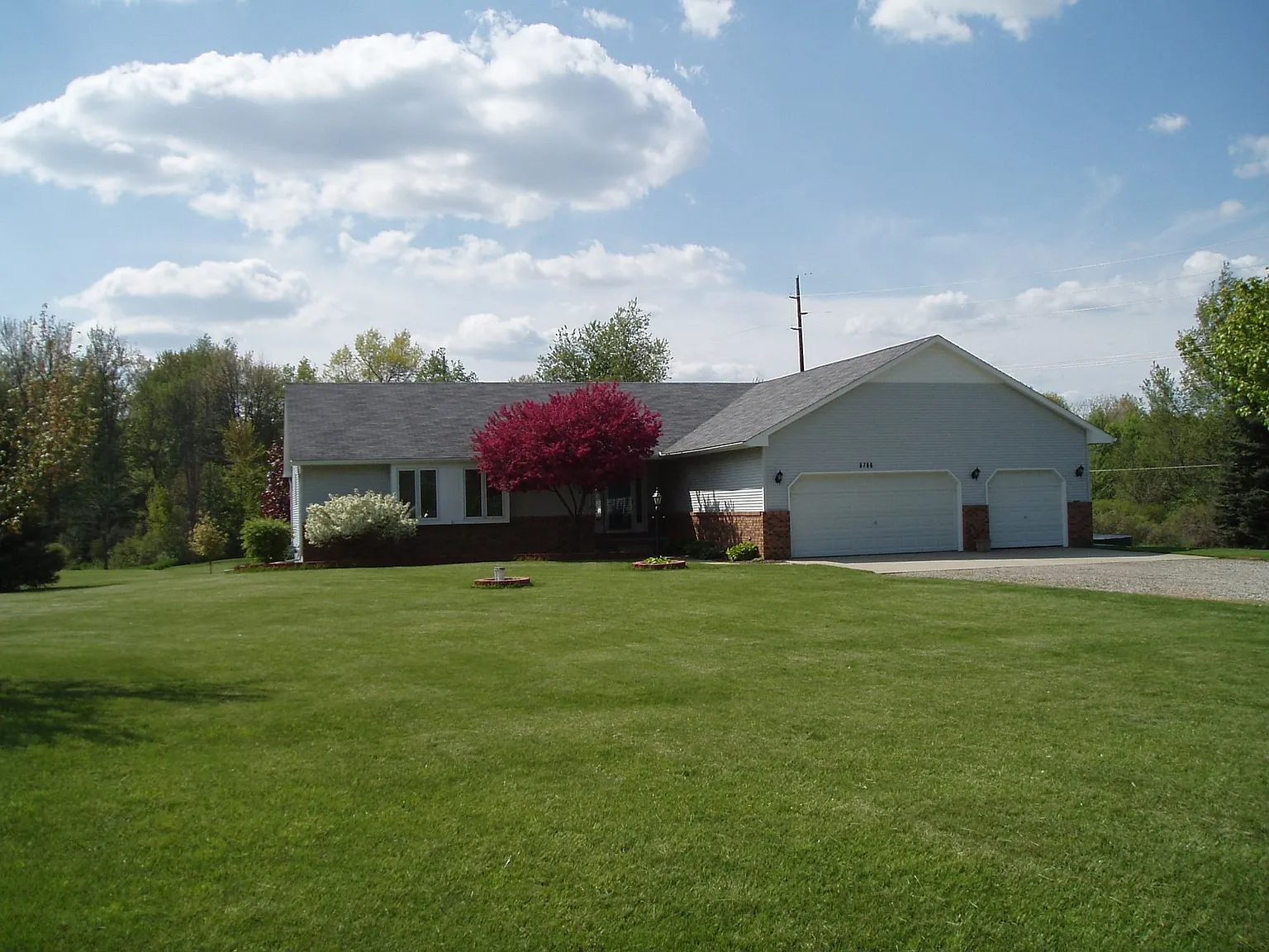 5795 William Dr photo 1