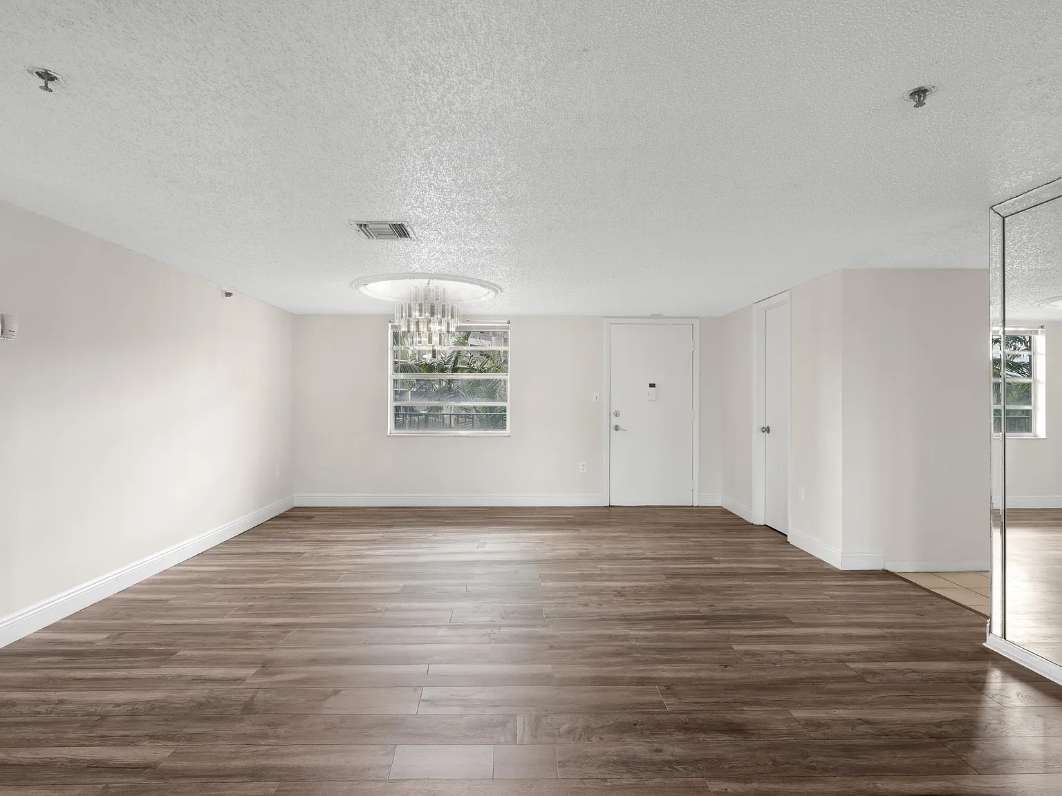 3 bed, 2.5 bath, 1770 sqft, $2,300 — Photo 3