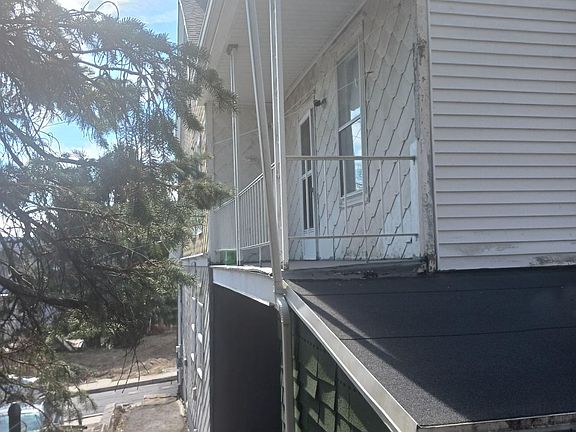 3rd image of 430 Fairview St