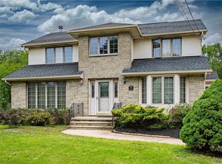 379 Frankhauser Rd, Williamsville, NY 14221