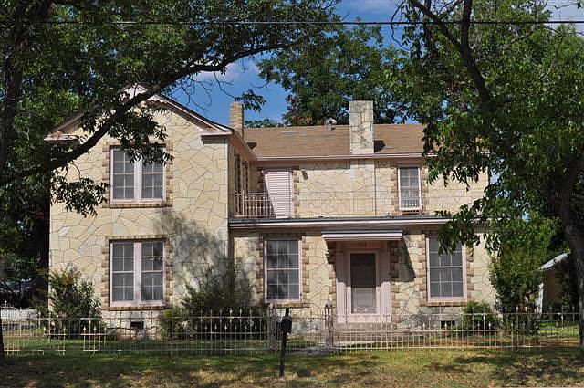 1st image of 302 E Travis St