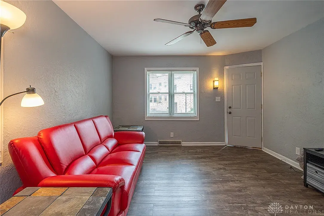 231 W McPherson St — Photo 3