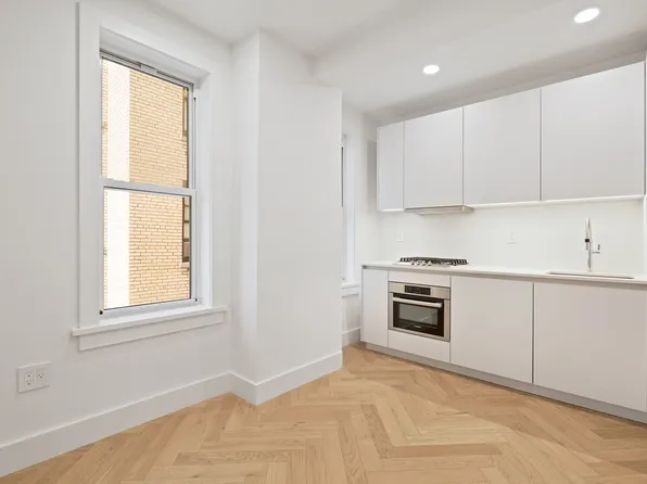 301 East 21st Street image 1 of 16
