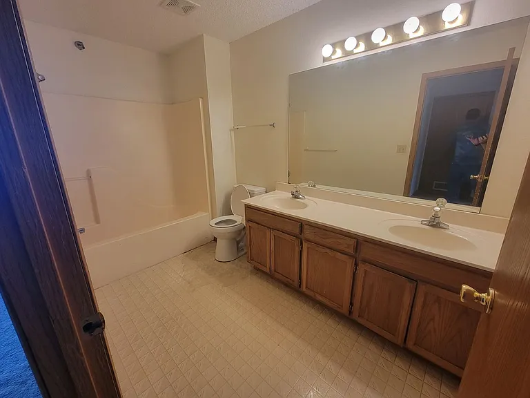 College Place Apartments — Photo 9