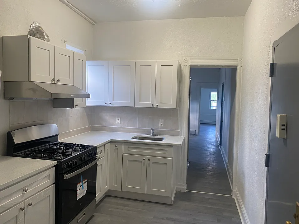 453 Pavonia Ave #1