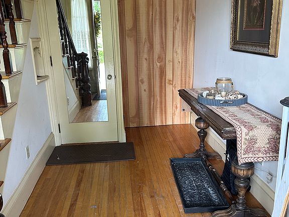 3rd image of 84 Court St