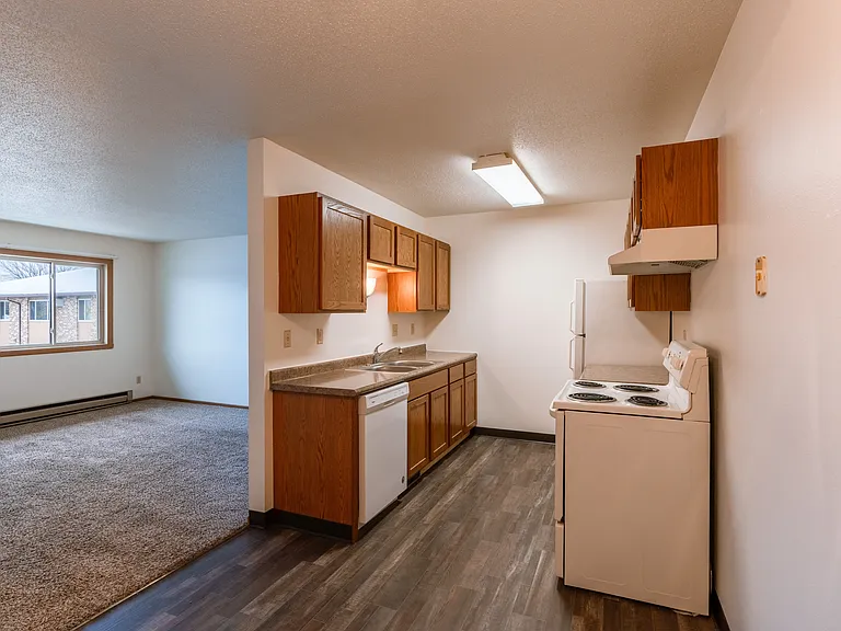 Fargo, ND Sargent Apartments | Kitchen