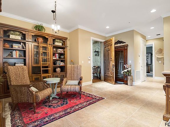 5th image of 114 Club House Dr