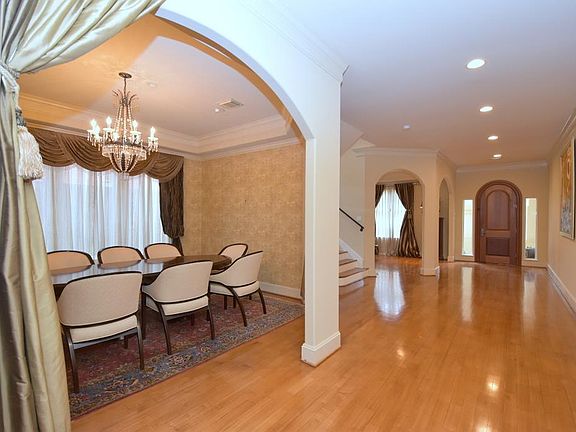 5th image of 913 Mulberry Ln