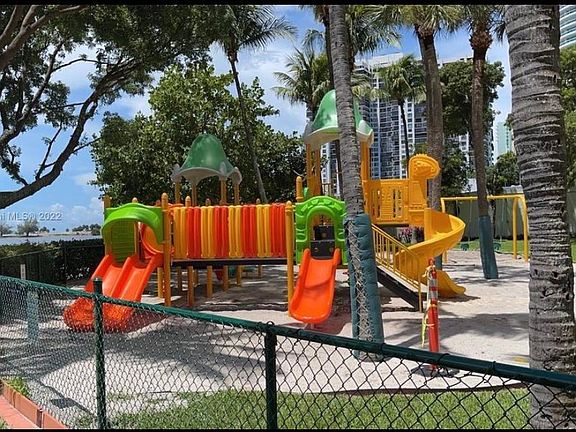 3rd image of 1915 Brickell Ave APT C612