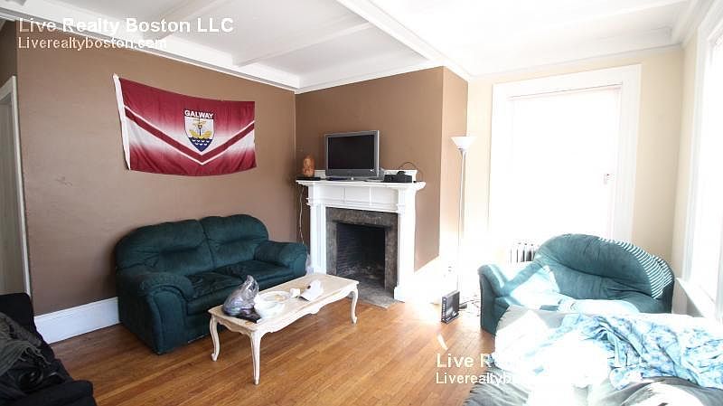 2nd image of 1802 Commonwealth Ave #Bb