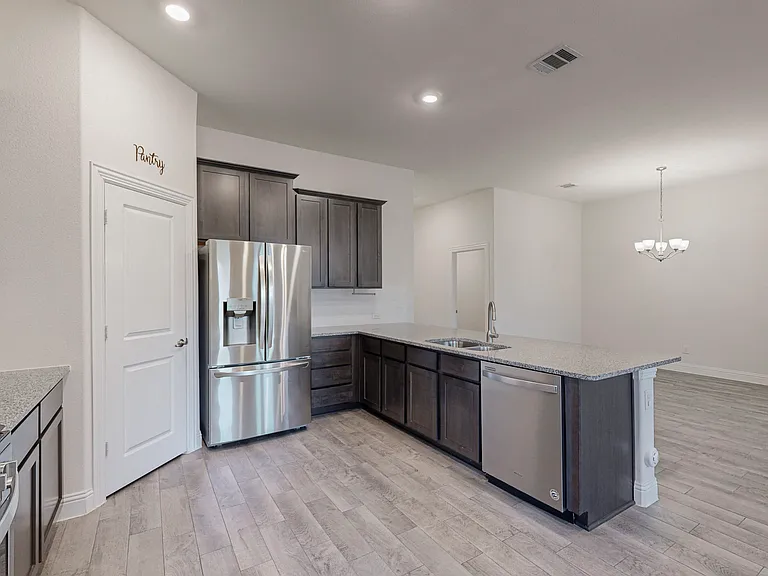10925 Klondike Ln — Photo 13