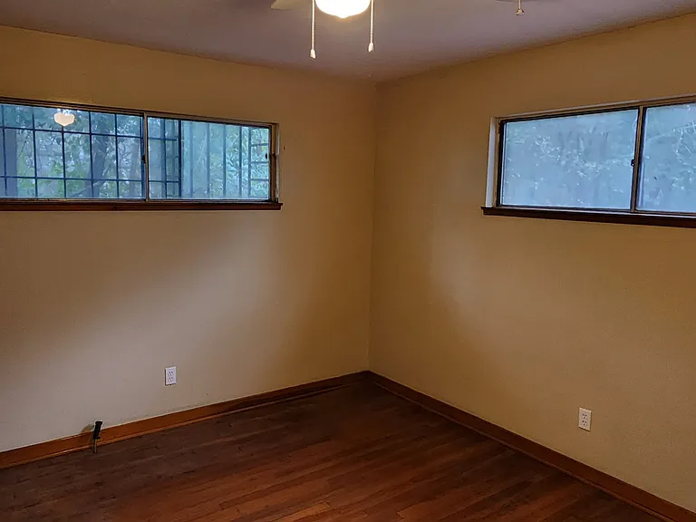 729 Heather Ln — Photo 3