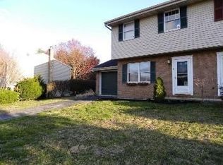 16 Clarendon Dr, Lancaster, PA