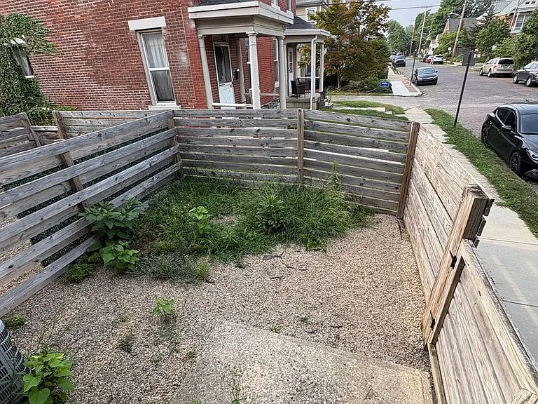 390 E Whittier St — Photo 21