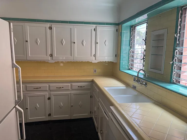 1452 S Sherbourne Dr — Photo 25