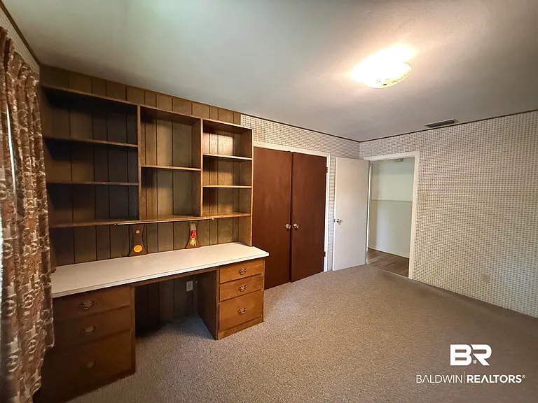 110 Patrician Dr — Photo 21
