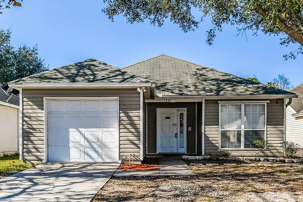 3 bed, 2.0 bath, 1282 sqft, $1,835 — Photo 1