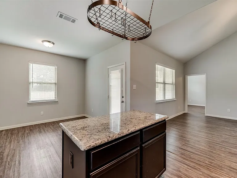 1503 Hill Top Ct — Photo 15