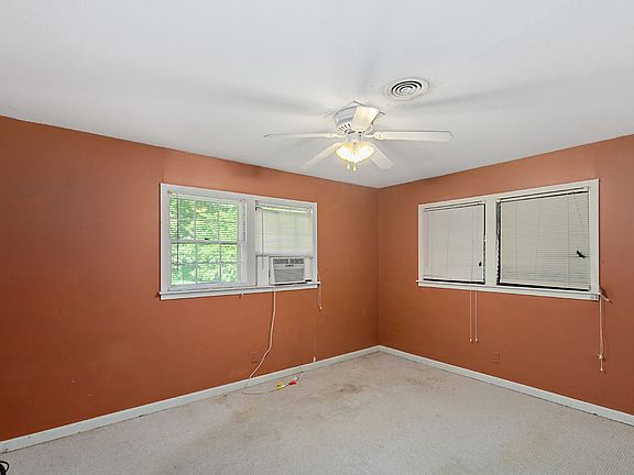 5th image of 315 Arlington Dr