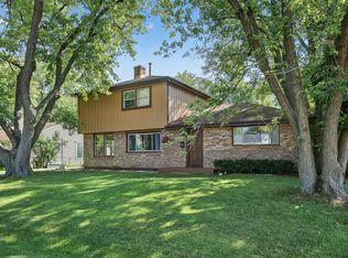 13 Manor Rd, Lake Zurich, IL 60047