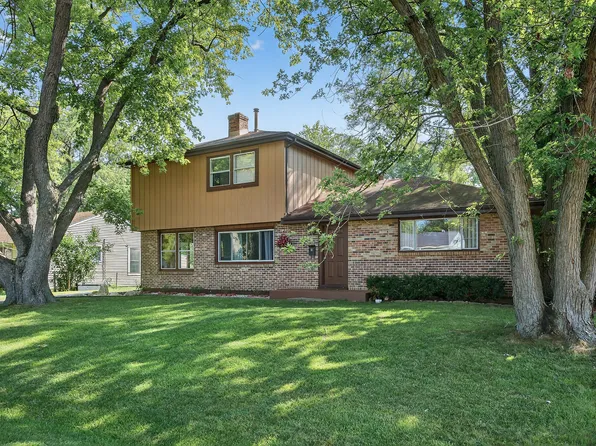 13 Manor Rd, Lake Zurich, IL 60047