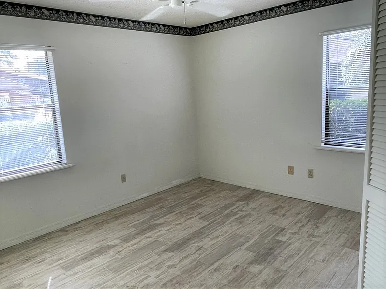 2701 NE 10th St #701 — Photo 9