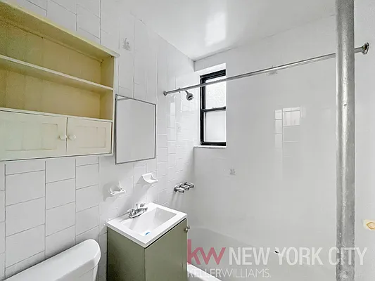 Rented by Keller Williams NYC | media 16