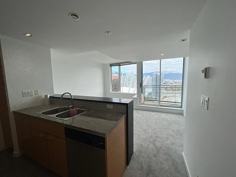 33 Smithe St #3301 — Photo 4