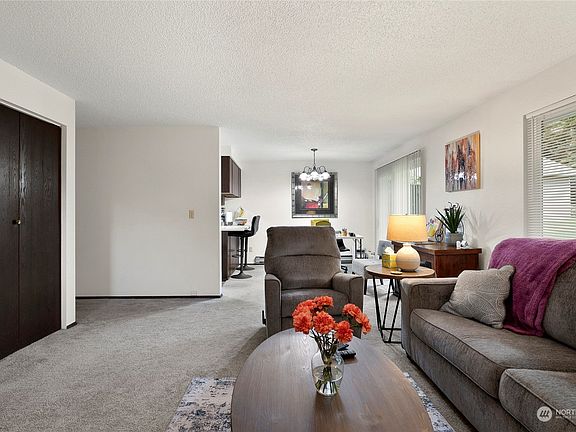 5th image of 7547 Trails End Drive SE