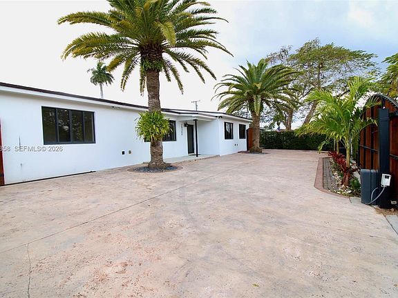 3rd image of 15300 SW 299th St