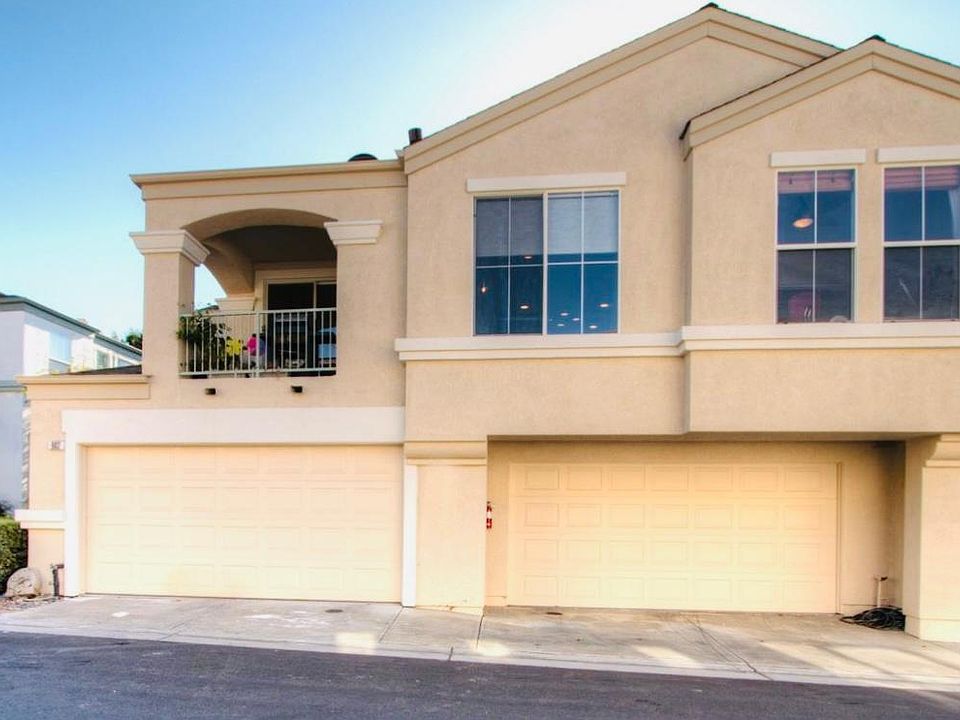 1st image of 902 Brea Ln