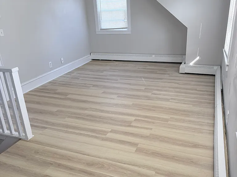 1 Tryon Ave — Photo 1