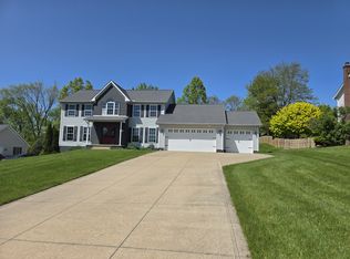 1245 Meadow Woods Dr, Macedonia, OH 44056