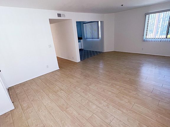 5th image of 555 Oak St #303