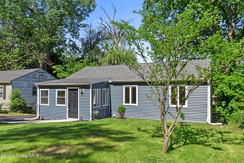 4th image of 1011 9th Avenue