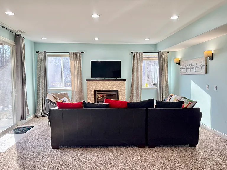 2098 Dempster Dr — Photo 7