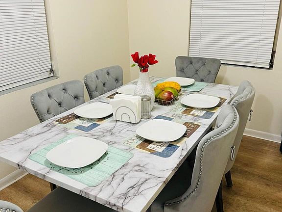 3rd image of 958 W 4th Street