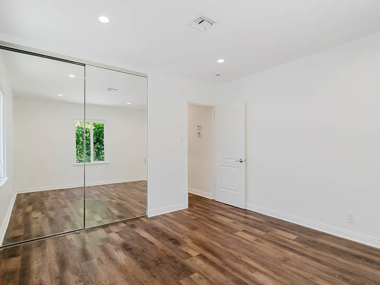 13856 Runnymede St — Photo 22
