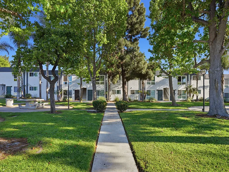Vista Lane — Photo 25